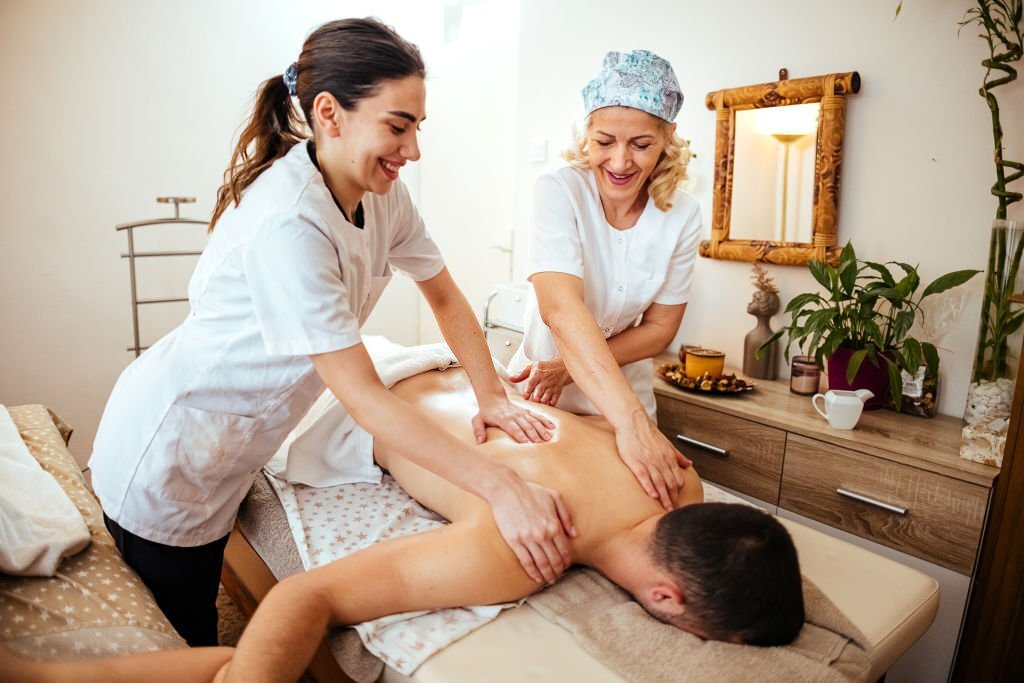 스웨디시알바에서의-알바생-간의-협력과-팀워크는-어떻게-이루어지나요